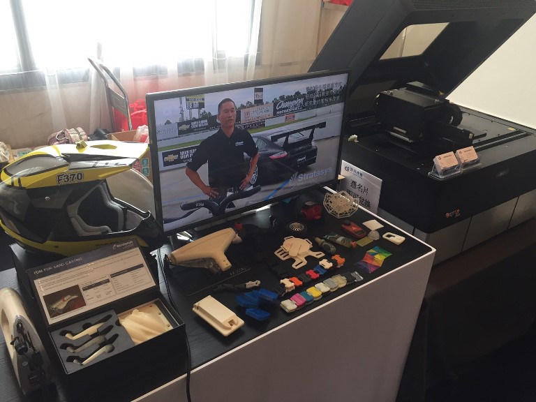 通业技研现场展示GDE拓朴优化模组和Stratasys 3D列印成品